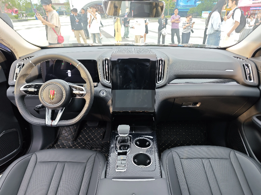潮流新秀 红旗HS3 PHEV上市，售价13.98万元